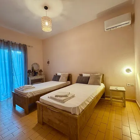 Seaside Garden House 8 *
